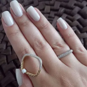 ANEL DOURADO QUADRADO CRAVEJADO MICROZIRCÔNIAS