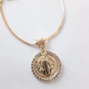 PULSEIRA DOURADA PINGENTE SÃO BENTO CRAVEJADO COM ZIRCÔNIAS CRISTAL