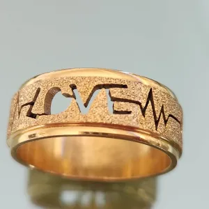 ANEL AÇO DOURADO LOVE VAZADO BATIMENTOS DO CORAÇÃO