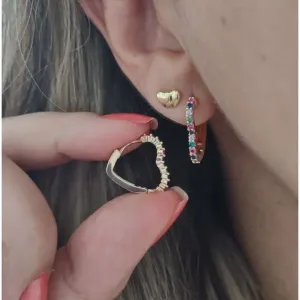 ARGOLINHA DOURADA CORAÇÃO CRAVEJADO EM MICROZIRCÔNIAS MULTICOLORIDAS