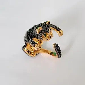 ANEL DOURADO GATO CRAVEJADO EM MICROZIRCÔNIAS PRETAS