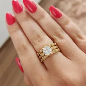 ANEL DOURADO TRÊS FIOS SOLITÁRIO CRAVEJADO