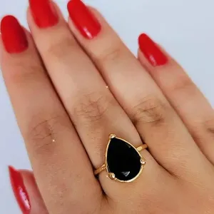 ANEL DOURADO PEDRA GOTA PRETA