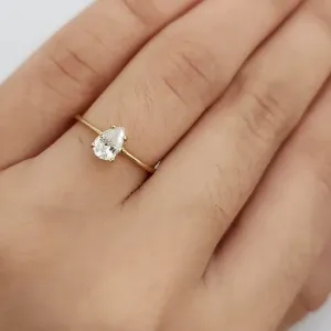 ANEL DOURADO SOLITÁRIO ZIRCÔNIA CRISTAL GOTA