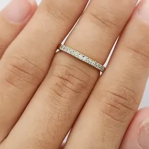 ANEL MEIA ALIANÇA CRAVEJADO MICROZIRCÔNIAS CRISTAL