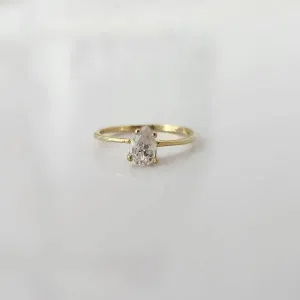 ANEL DOURADO SOLITÁRIO ZIRCÔNIA CRISTAL GOTA