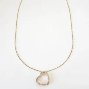 COLAR PINGENTE CORAÇÃO VAZADO MICROZIRCÔNIAS CRISTAL