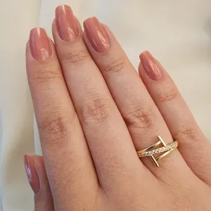 ANEL CRAVEJADO EM MICROZIRCÔNIAS OURO