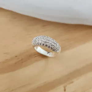 ANEL COM CRAVAÇÃO SUPERIOR ZIRCÔNIA CRISTAL
