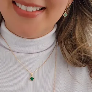 CONJUNTO COM PINGENTE TREVO DE QUATRO FOLHAS VERDE ARGOLINHA INSPIRAÇÃO ALHAMBRA DE VAN CLEEF