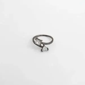 ANEL RÓDIO NEGRO TRIÂNGULO E QUADRADO ZIRCÔNIA CRISTAL