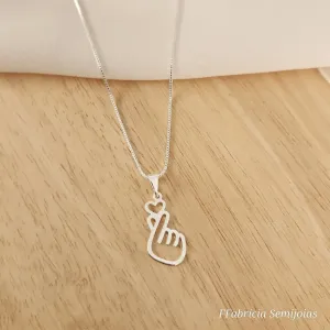 COLAR PINGENTE CORAÇÃO DE DEDO DORAMA - Finger Heart