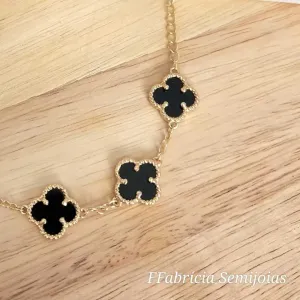 COLAR COM 5 PINGENTES TREVO DE QUATRO FOLHAS PRETO BANHO OURO
