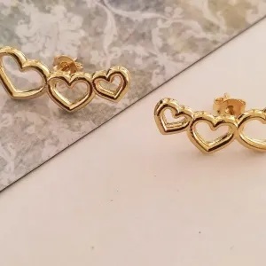 BRINCO DOURADO TRÊS CORAÇÕES VAZADO