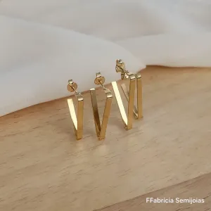 DUPLA DE BRINCOS ESTILO ARGOLA TRIÂNGULAR DOIS TAMANHOS
