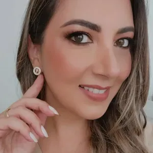 BRINCO DOURADO MADREPÉROLA E CRUZ