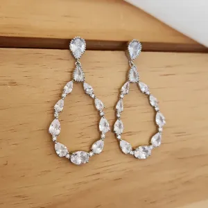BRINCO FESTA RÓDIO BRANCO GOTA ZIRCÔNIAS CRISTAL