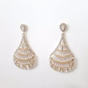 BRINCO FESTA GOTA PEDRAS CRISTAL FOSCA