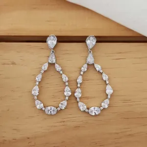 BRINCO FESTA RÓDIO BRANCO GOTA ZIRCÔNIAS CRISTAL