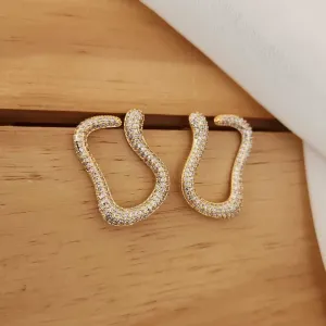 BRINCO FESTA ORGÂNICO CRAVEJADO EM MICROZIRCÔNIAS CRISTAL
