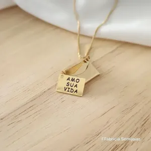 COLAR DOURADO ENVELOPE RELICÁRIO PINGENTE 
