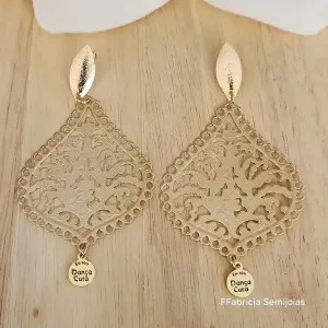 MAX BRINCO CHAPA GOTA FLORES COM PINGENTE DANÇA CURA