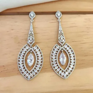 BRINCO FESTA GOTA CRAVEJADO EM NAVETES CRISTAL E MICROZIRCÔNIAS CRISTAL