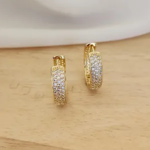 BRINCO ARGOLA MÉDIA CRAVEJADO EM MICROZIRCÔNIAS CRISTAL