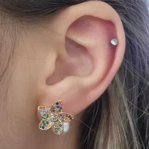 BRINCO FLOR CRAVEJADO EM MICROZIRCÔNIAS COLORIDAS E PÉROLA
