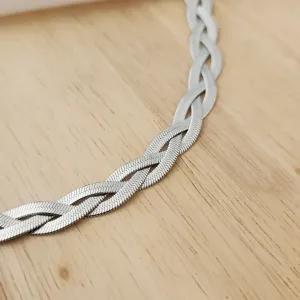 COLAR AÇO MALHA FITA MÉDIA TRÊS FIOS TRANÇADOS 45+5CM