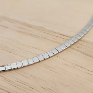 COLAR GARGANTILHA AÇO MALEÁVEL DETALHES CORAÇÕES