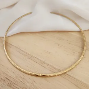 COLAR GARGANTILHA AÇO DOURADA DETALHES BORBOLETAS