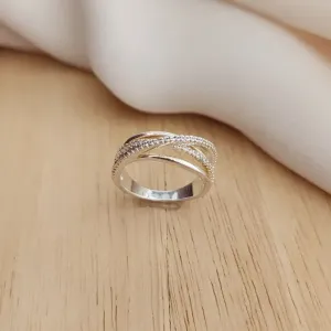 ANEL CRAVEJADO EM MICROZIRCÔNIAS CRISTAIS
