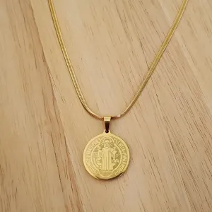 COLAR AÇO DOURADO FITA 40CM PINGENTE SÃO BENTO MÉDIO