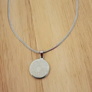 COLAR AÇO FITA 45CM PINGENTE PAI NOSSO GRANDE