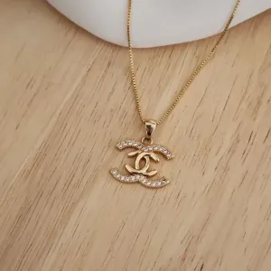 COLAR DOURADO CH CRAVEJADO EM MICROZIRCÔNIAS CRISTAL