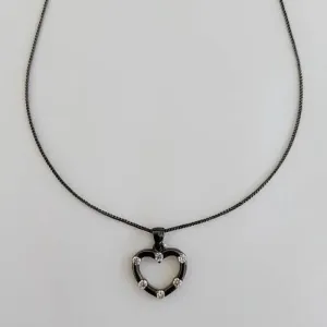 COLAR RÓDIO NEGRO PINGENTE CORAÇÃO COM ZIRCÔNIAS CRISTAL