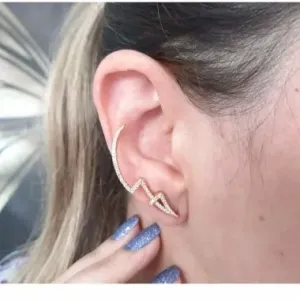 EAR CUFF RAIO CRAVEJADO COM MICROZIRCÔNIAS CRISTAL