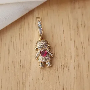 PINGENTE MENINA CORAÇÃO AZUL CRAVEJADO EM ZIRCÔNIAS CRISTAL FECHO GANCHO