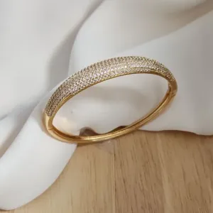 BRACELETE CRAVEJADO EM MICROZIRCÔNIAS CRISTAL DOURADO