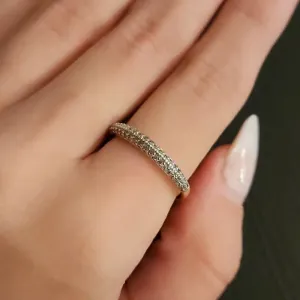 ANEL DOURADO TIPO APARADOR CRAVEJADO MICROZIRCÔNIAS CRISTAL