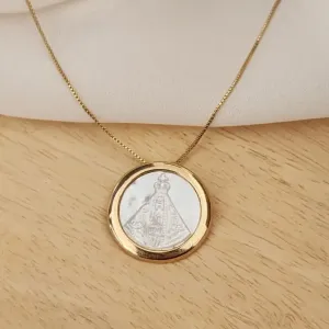 COLAR DOURADO NOSSA SENHORA APARECIDA MADREPÉROLA