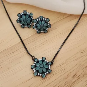 CONJUNTO RÓDIO NEGRO PINGENTE FLOR VERDE E BRANCO