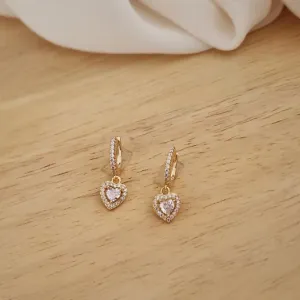 BRINCO ARGOLINHA CORAÇÃO CRAVEJADO EM ZIRCÔNIAS