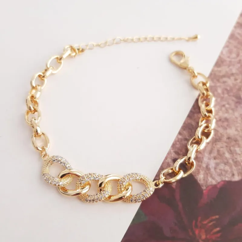 PULSEIRA DOURADA ELOS DETALHES EM MICROZIRCÔNIAS CRISTAL