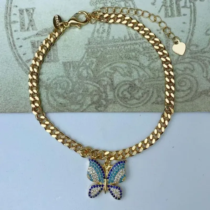 PULSEIRA DOURADA PINGENTE BORBOLETA MICROZIRCÔNIAS AZUIS