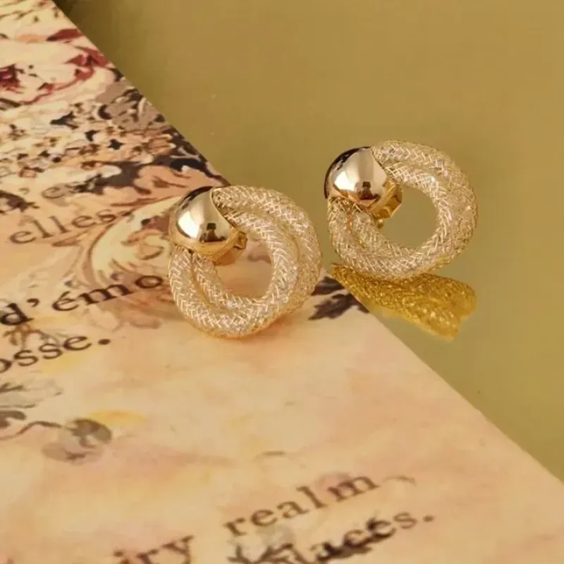 BRINCO DOURADO TRABALHADO