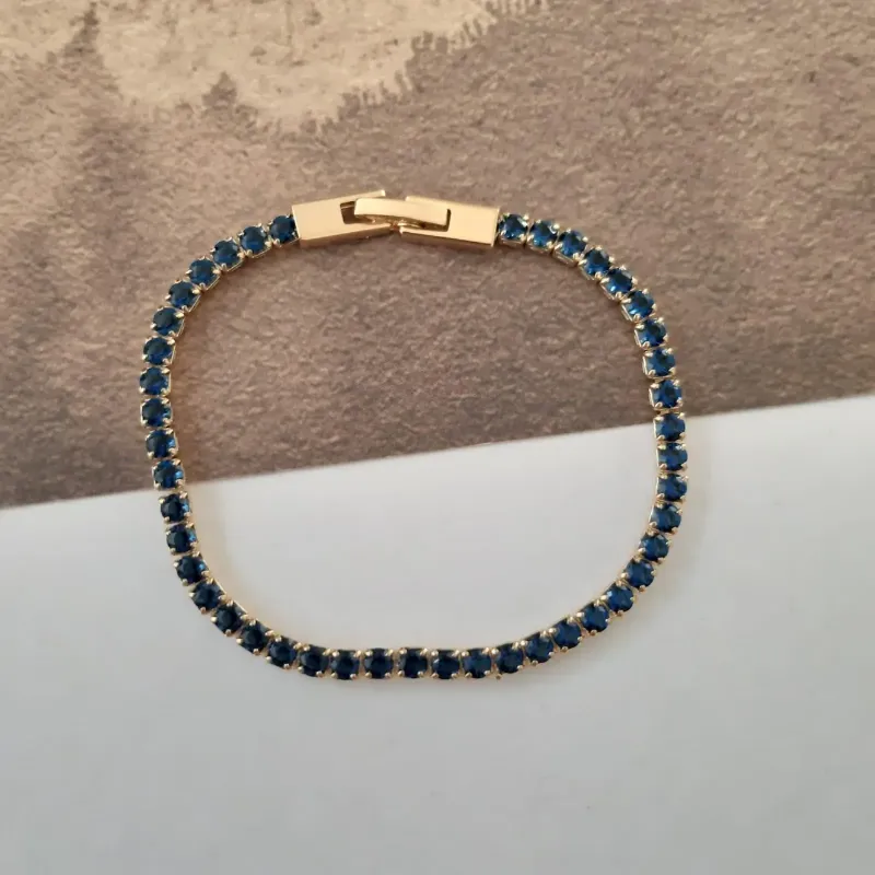 PULSEIRA DOURADA CRAVEJADA EM ZIRCÔNIAS SAFIRA
