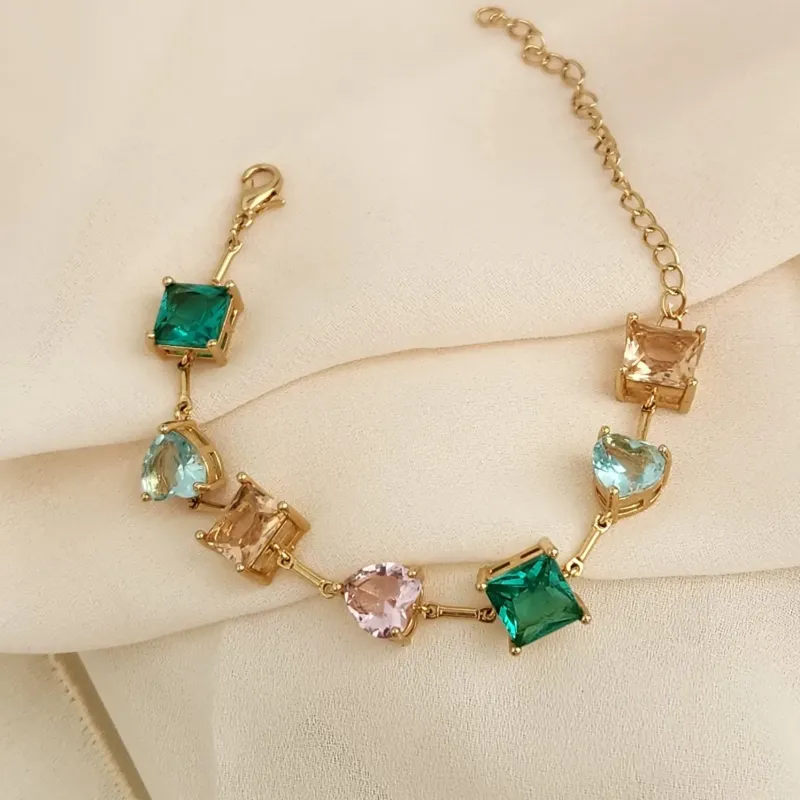 PULSEIRA DOURADA PEDRAS QUADRADO E CORAÇÃO COLORIDOS