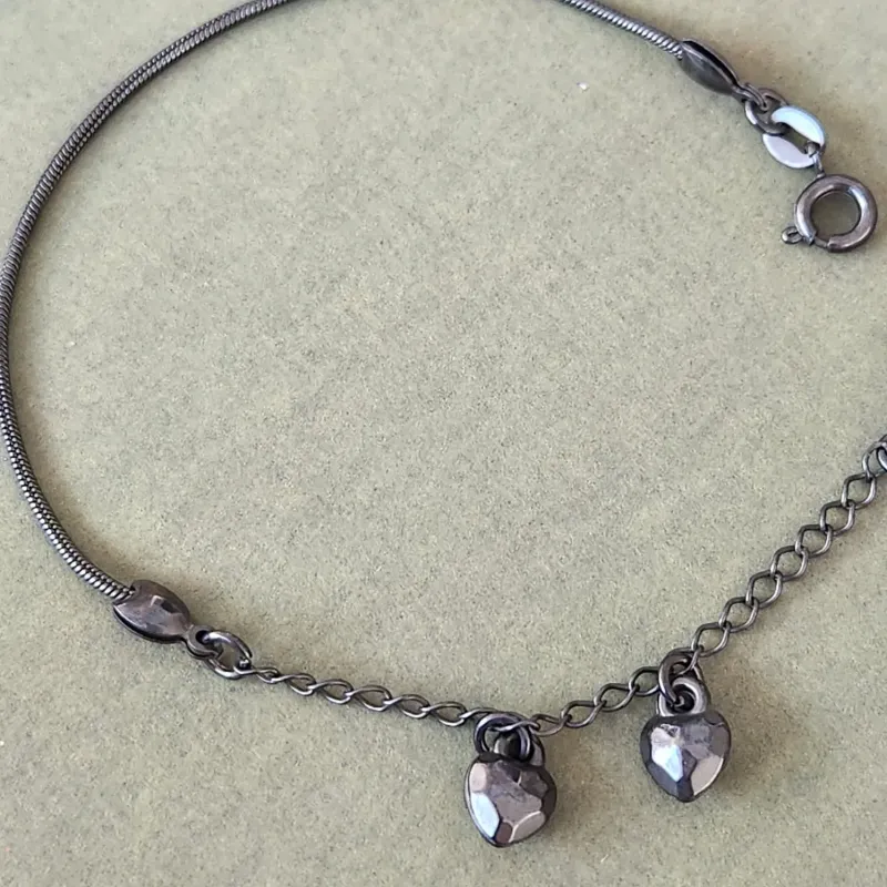 PULSEIRA RÓDIO NEGRO INFANTIL CORAÇÃO PENDURADO